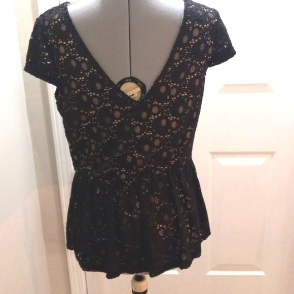 Alya Sz L, Lace backed Ruffle pendulum Top W/ Low V Back - Picture 5 of 7